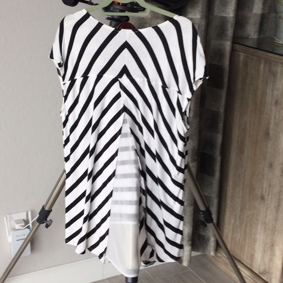 Top - Picture 2 of 2